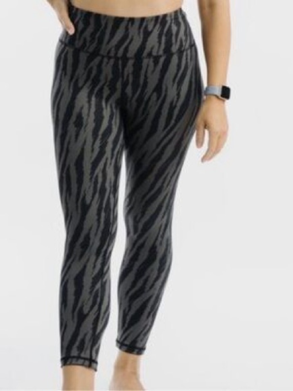 ZYIA Active Animal Print Cropped Leggings